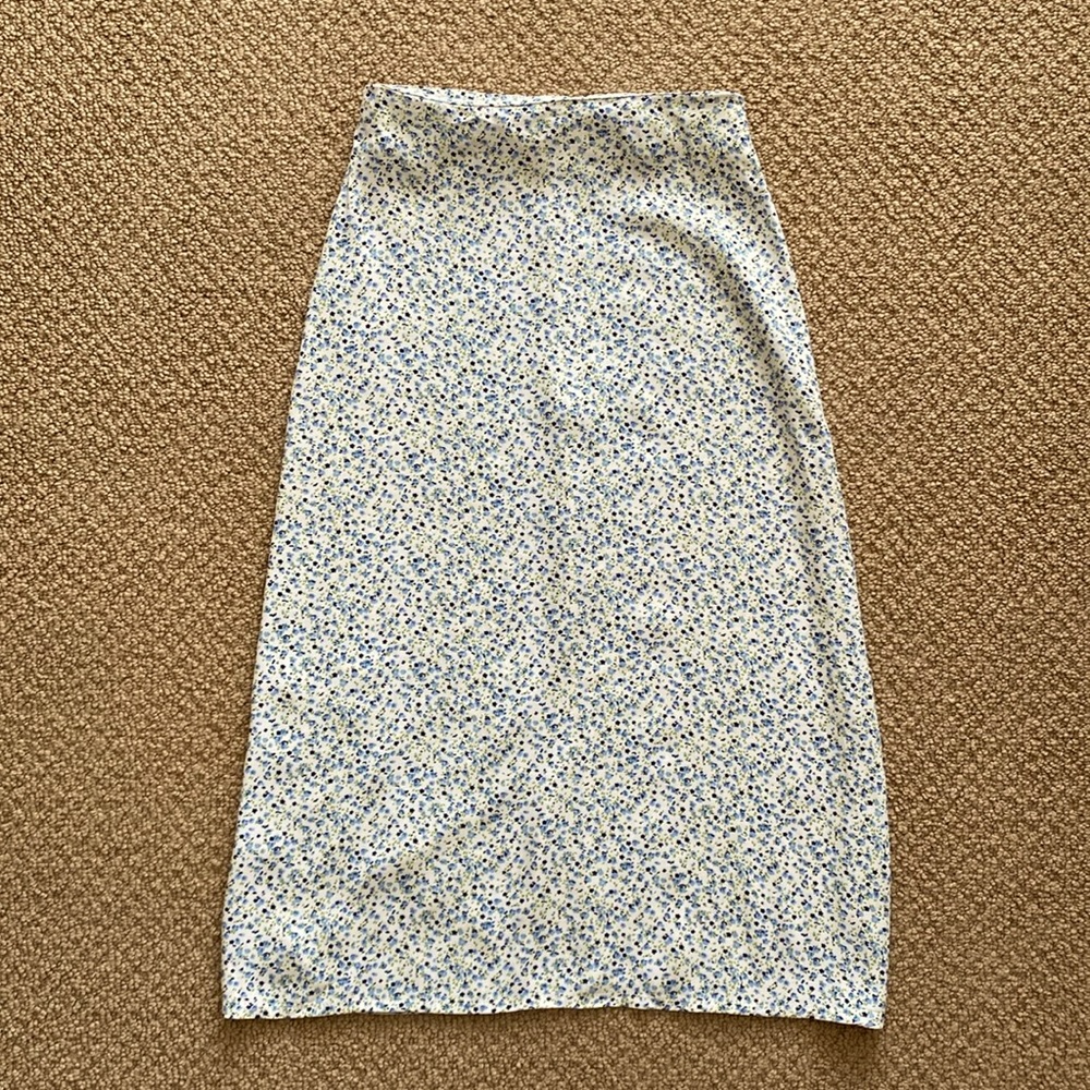 Brandy Melville Blue and Cream Floral Midi Skirt